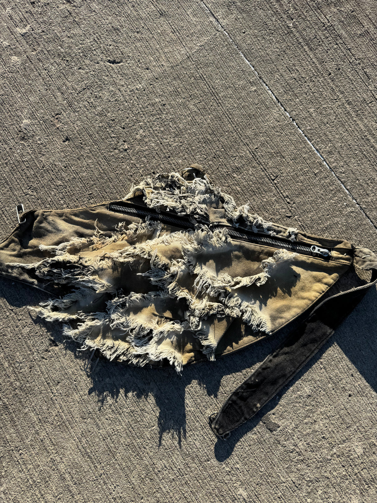 [32] sling bag sample