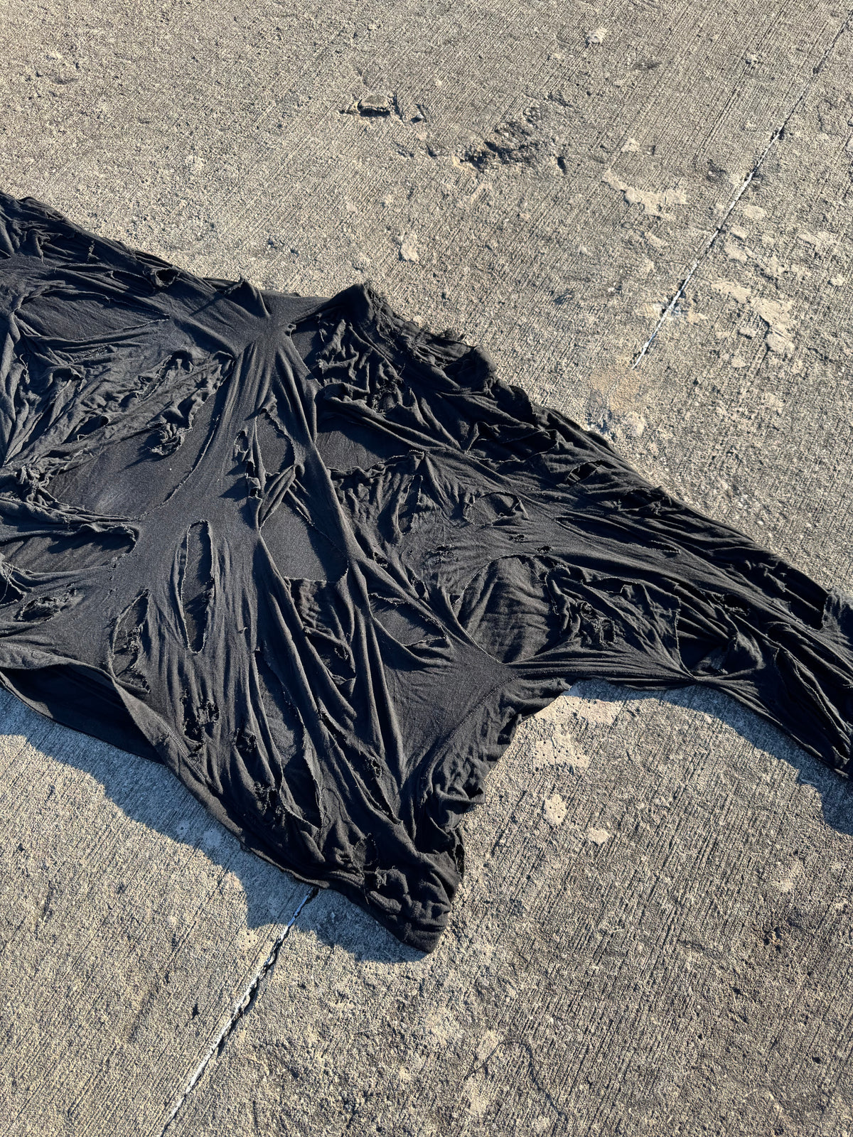[40] runway distressed longsleeve