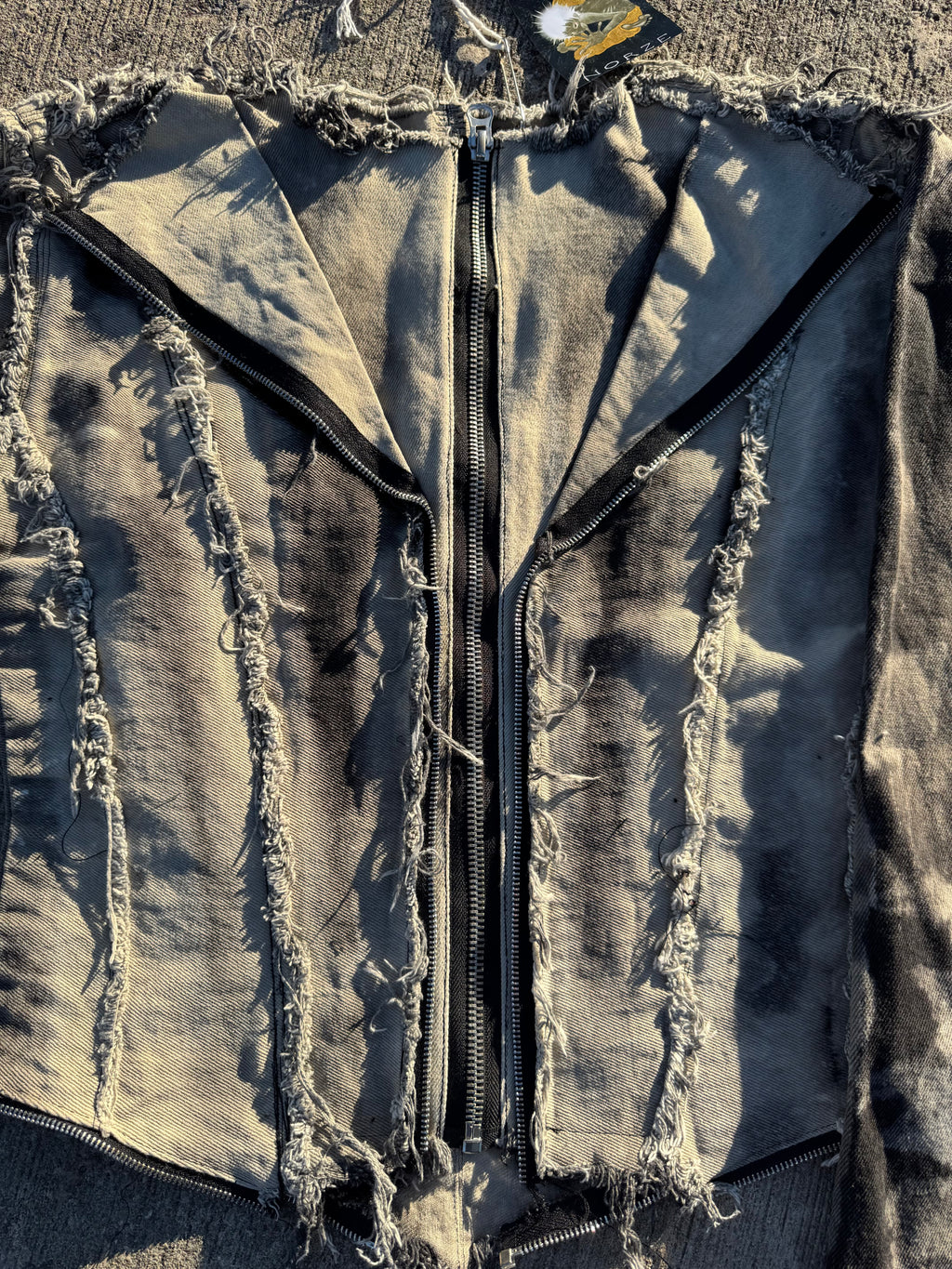 [45] V shaped ethrane jacket sample